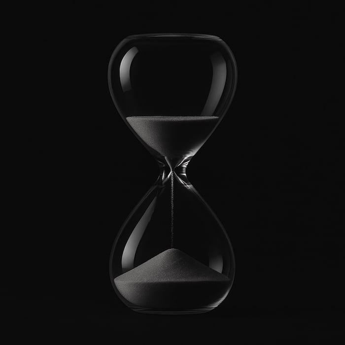 Now 60’’ hourglass — deliberate interruption ritual Now 60’’ hourglass — deliberate interruption ritual